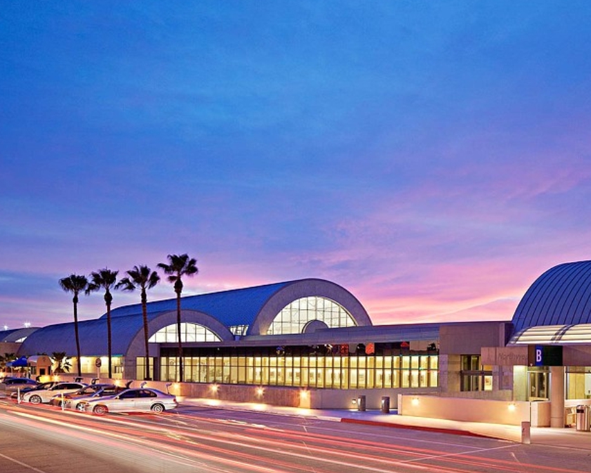 John Wayne Airport shuttle service in Southern California